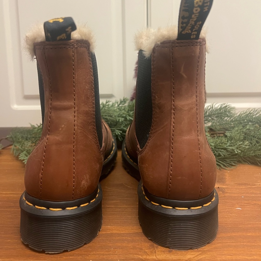 Dr. Martens 2976 Leonore Chelsea Boots - Picture 3 of 6